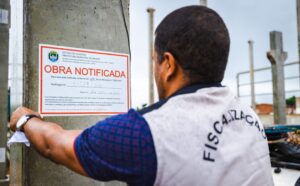 fiscal-durante-acao-de-notificacao-foto-jonathan-lins