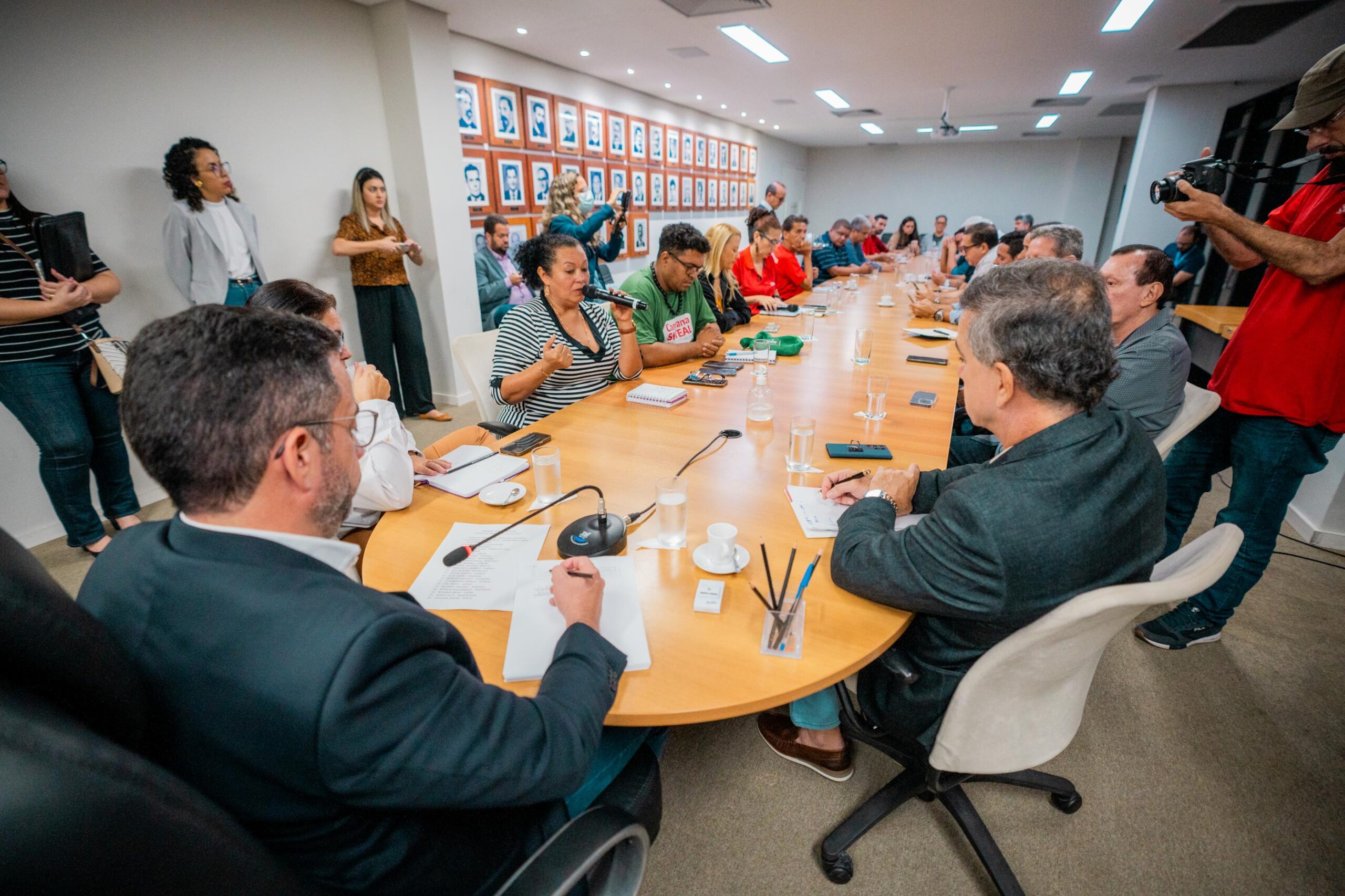governo-apresenta-proposta-de-reajuste-de-579-sendo-3-ja-em-setembro