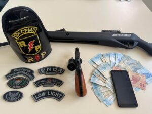 policia-militar-detem-suspeitos-e-apreende-armas-em-tres-municipios-alagoanos (1)