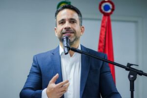 20230314-governador-reforca-compromisso-em-manter-salarios-em-dia-e-de-mais-investimentos-para-alagoas-696x464