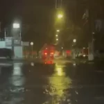 Chuvas intensas causam alagamentos e risco elétrico no bairro da Jatiúca, em Maceió