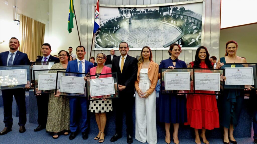 policiais-civis-sao-homenageados-com-comenda-fatima-piraua-por-atuacao-em-defesa-da-infancia