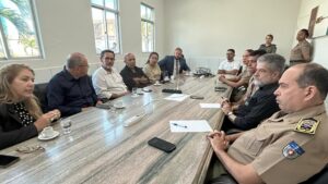 secretario-de-seguranca-e-comandante-da-pm-recebem-familiares-do-jovem-gabriel-lincoln (1)