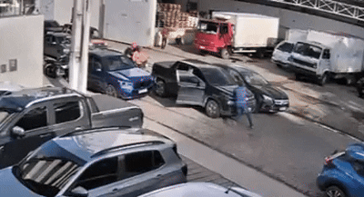 video-mostra-momento-em-que-homem-e-baleado-dentro-00827667-461e2fe8b59c7aae48538c98e102ae41