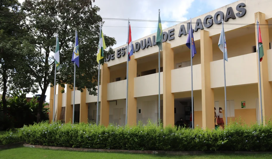 com-1-235-vagas-distribuidas-em-36-cursos-presenciais-uneal-lanca-edital-do-sisu-2025