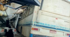 VIDEOS-jovem-de-23-anos-morre-apos-onibus-invadir--00851317-70e9cc063f630d472782be4f82475c65-1