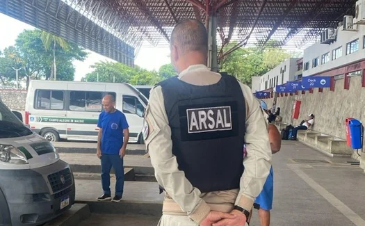 agentes-da-arsal-prestam-apoio-a-vitima-de-mal-subito-no-terminal-rodoviario-widexl
