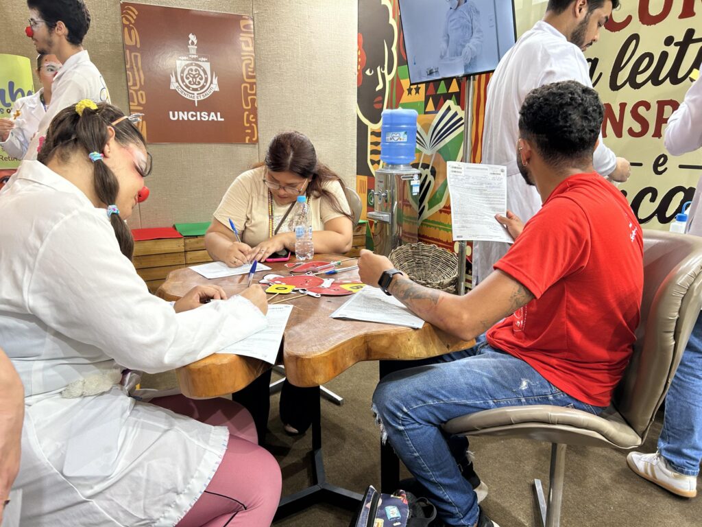 hemoal-promove-cadastro-para-doacao-de-medula-ossea-na-bienal-do-livro