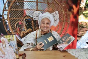 mae-neide-oya-d-oxum-celebra-mais-um-livro-lancado-pela-imprensa-oficial