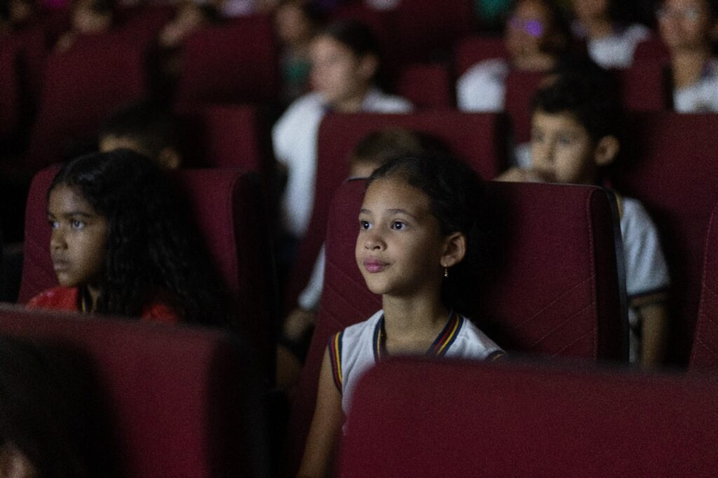 mostra-de-cinema-infantil-abre-cortinas-para-os-pequenos-espectadores (1)