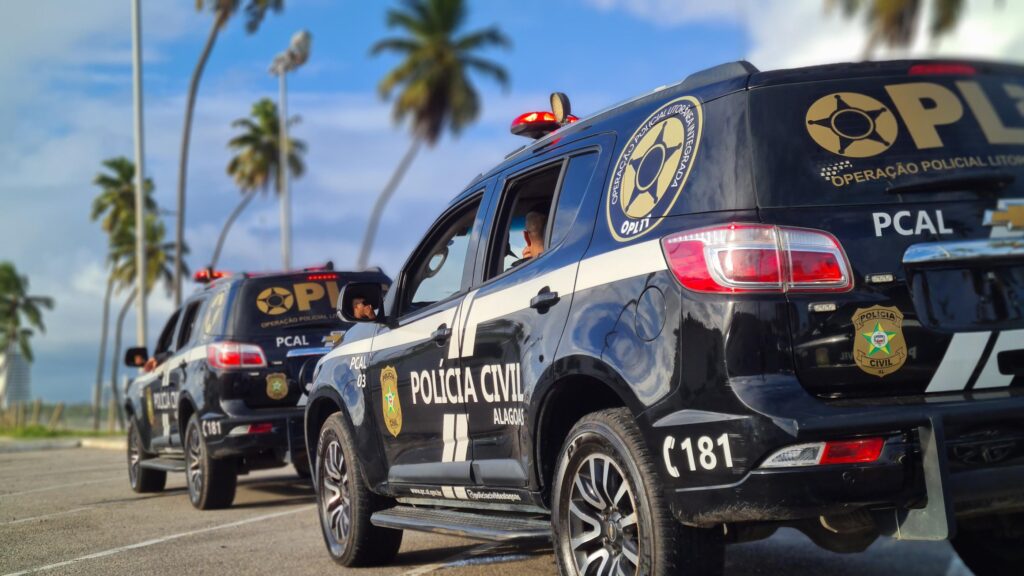 policiais-da-oplit-salvam-mulher-de-afogamento-na-praia-da-jatiuca