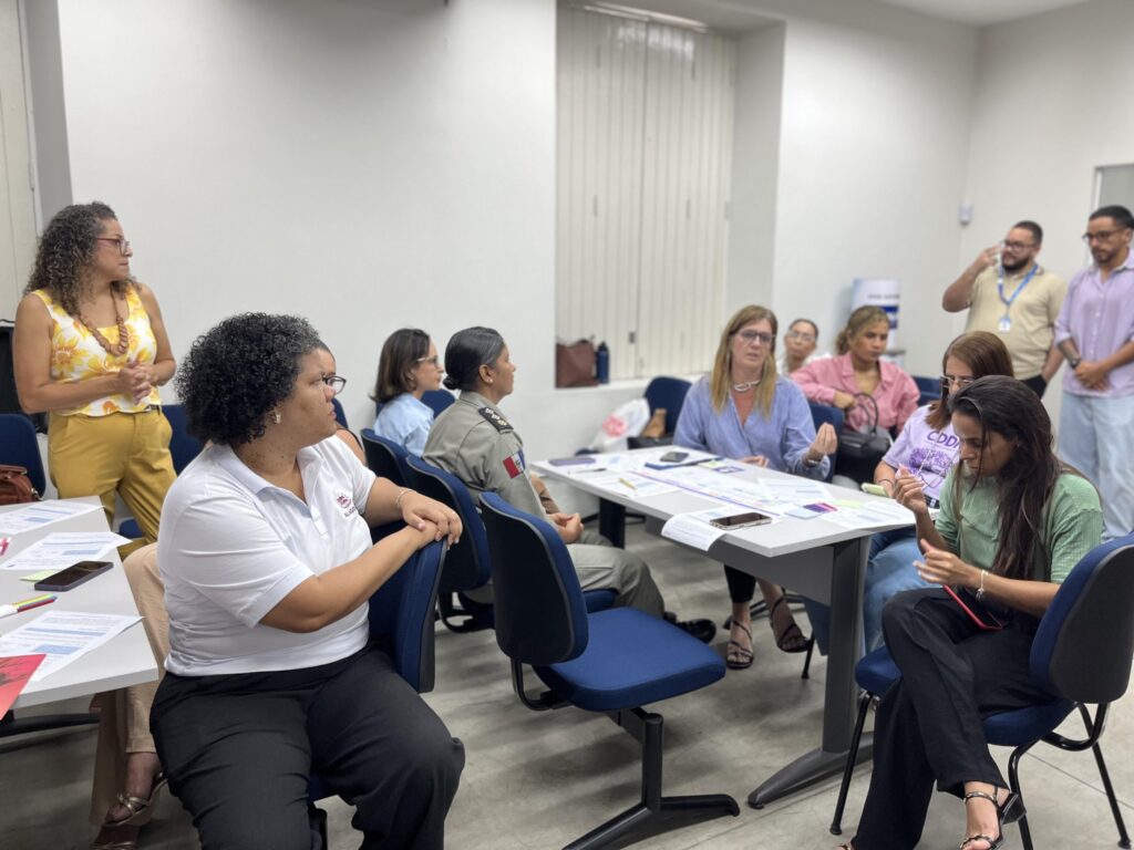 secretaria-da-mulher-participa-de-workshop-de-cocriacao-da-rota-critica-do-alagoas-lilas