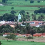 Homem agride idoso e ameaça moradores no Centro de Feira Grande