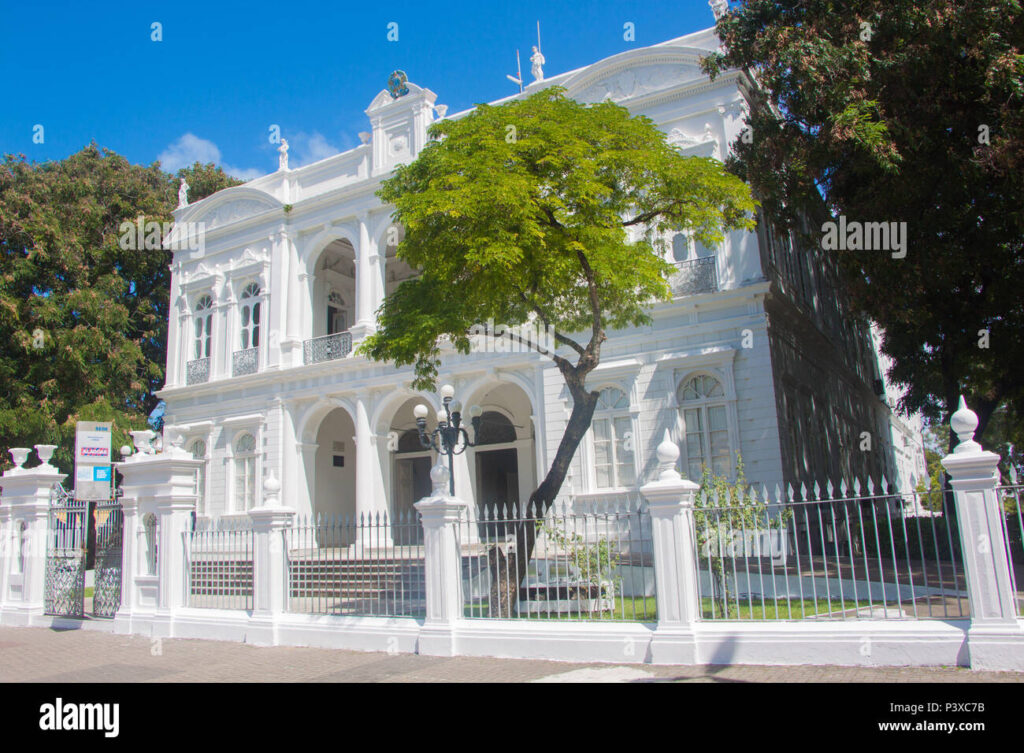 vista-do-antigo-palcio-do-governo-de-alagoas-que-hoje-abriga-a-sede-da-secretaria-de-cultura-e-museu-palcio-floriano-peixoto-P3XC7B