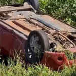 Carro capota na AL-220, em Arapiraca, após suposta falha nos freios, segundo motorista