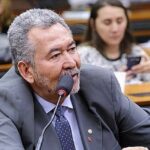 Fé Brasil recorre de decisão que ameaça mandato de Paulão na Câmara dos Deputados