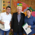 Prefeito Bebeto Barros entrega Título de Cidadão Honorário Girauense para professor sergipano em homenagem à trajetória na educação