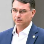 Flávio Bolsonaro espera reencontrar o pai após liberação de visitas por Moraes