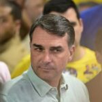 PF investiga possível viagem de Flávio Bolsonaro aos EUA por rota via Argentina
